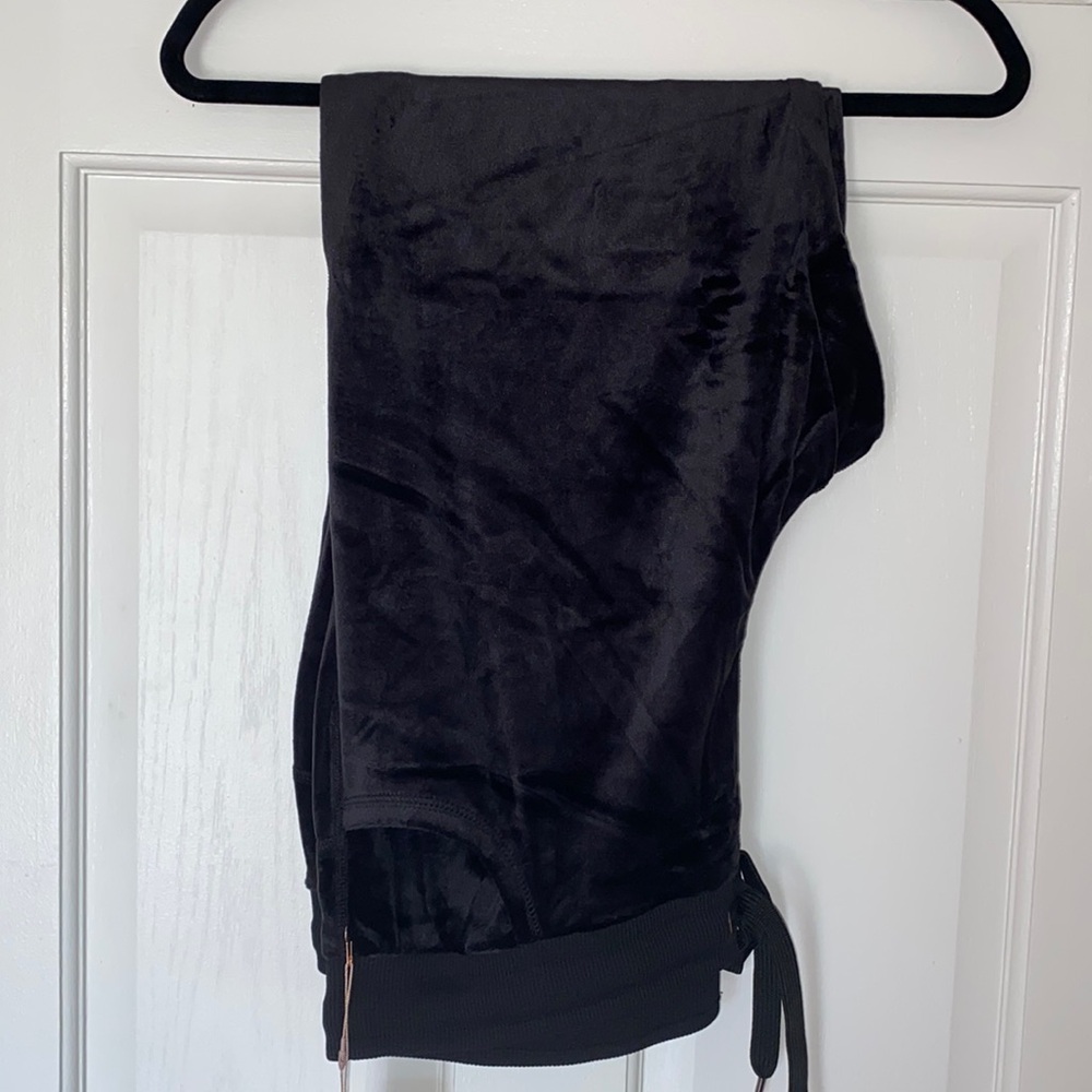NWT LULAROE COZY CRYSTAL CAPRI PANTS